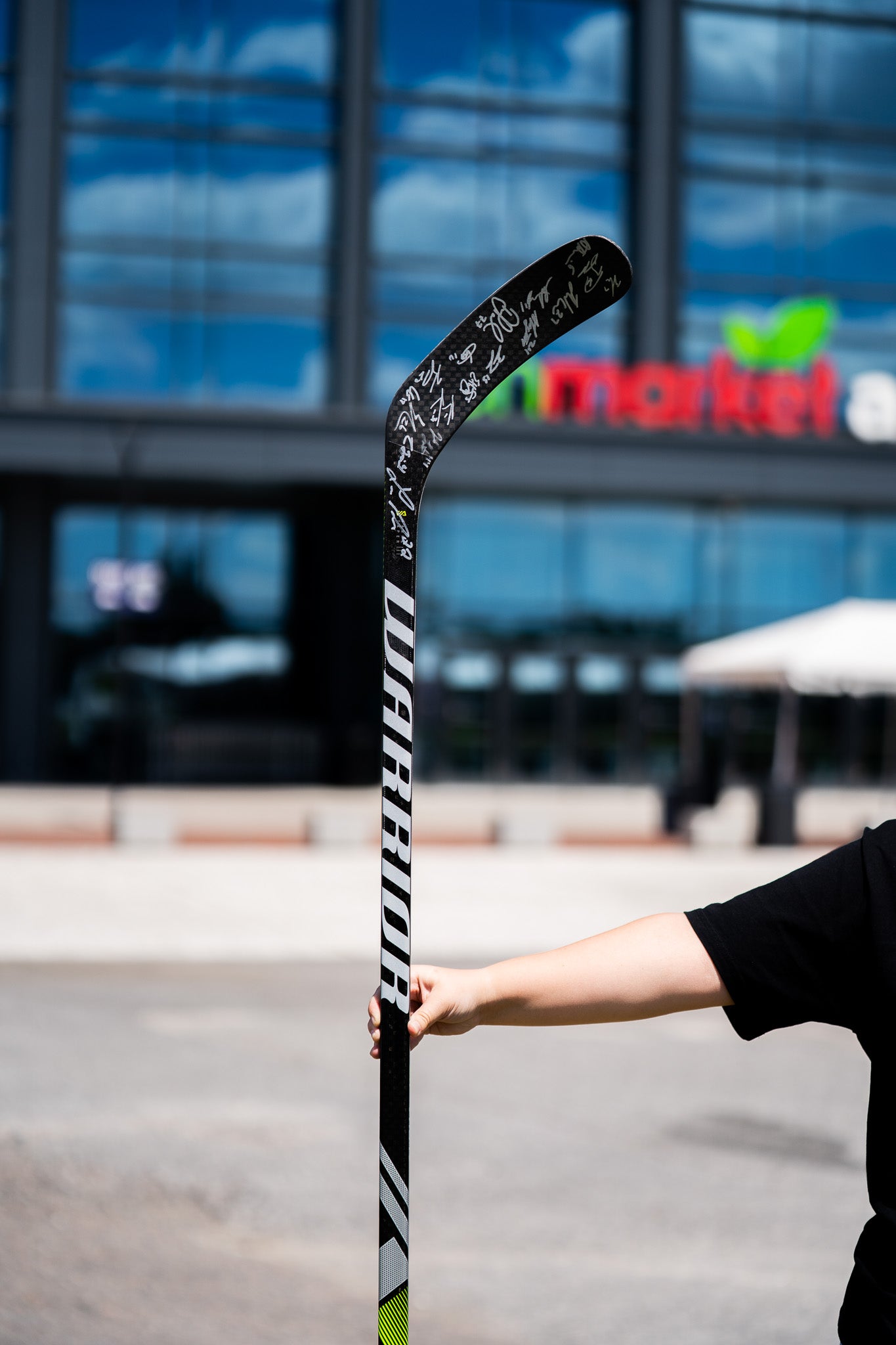TEAM SIGNED FULL SIZE STICK